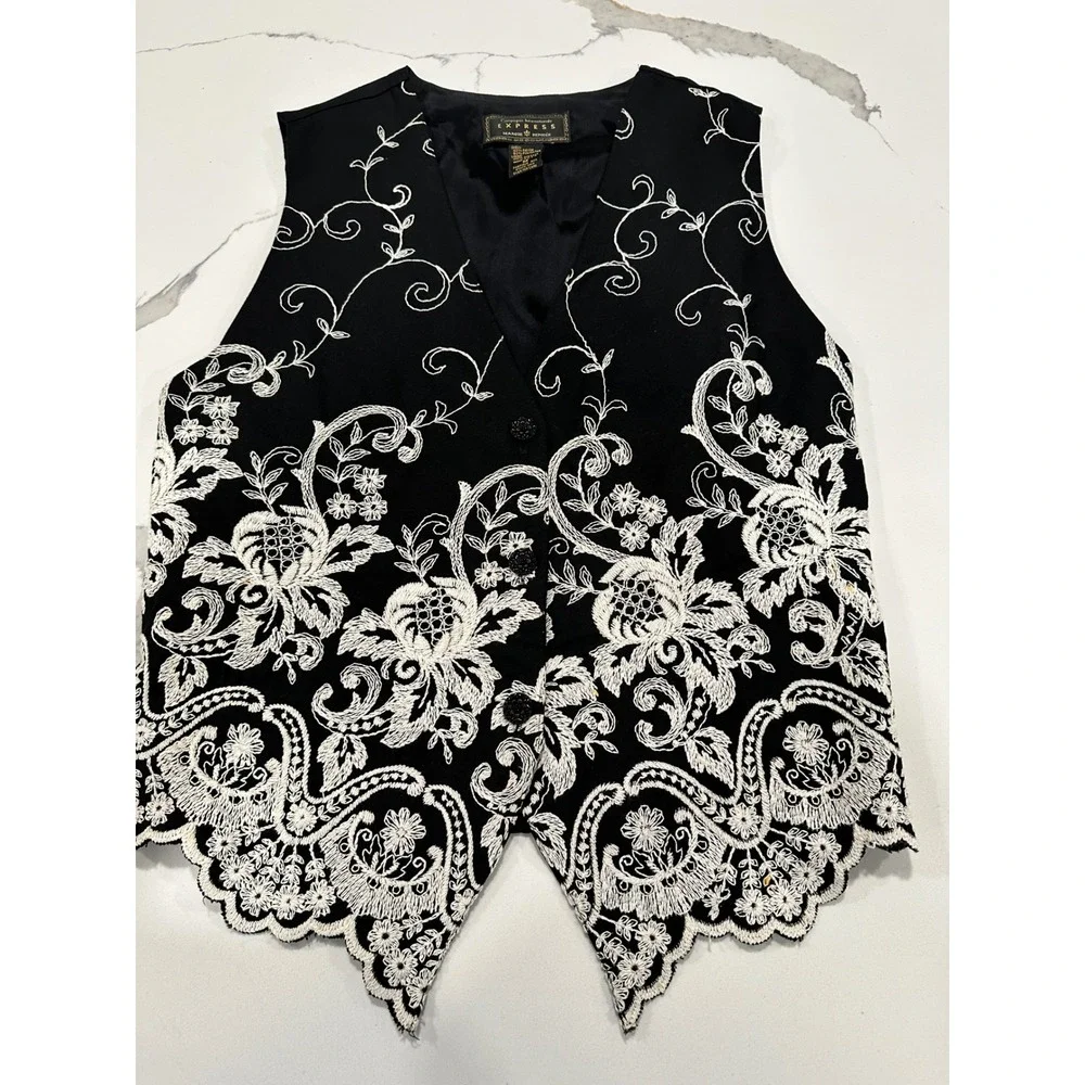 Vintage Express Black White Floral Embroidered Scalloped Hem Vest Size M‎ USA